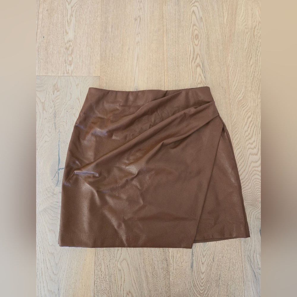 Aritzia Wilfred leather skirt